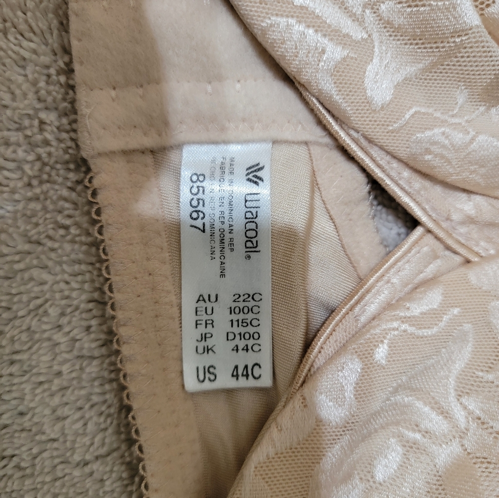 Like New Underwire Wacoal Bra, size 44C, Style 85567